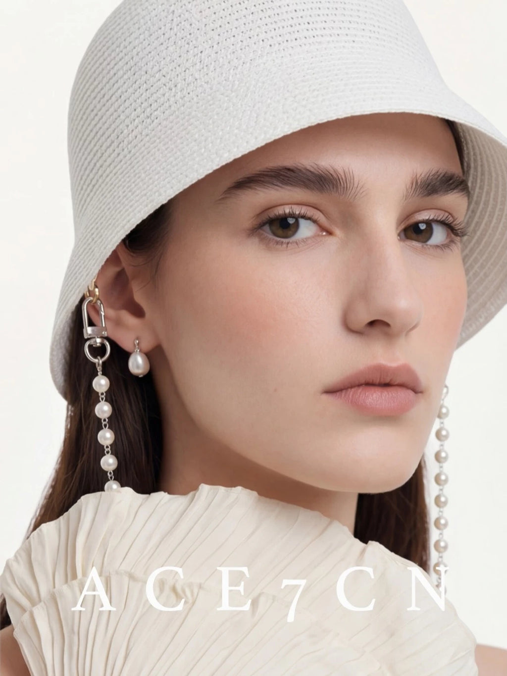 Italian Niche Light-Luxury Chain Lampshade Bucket Hat