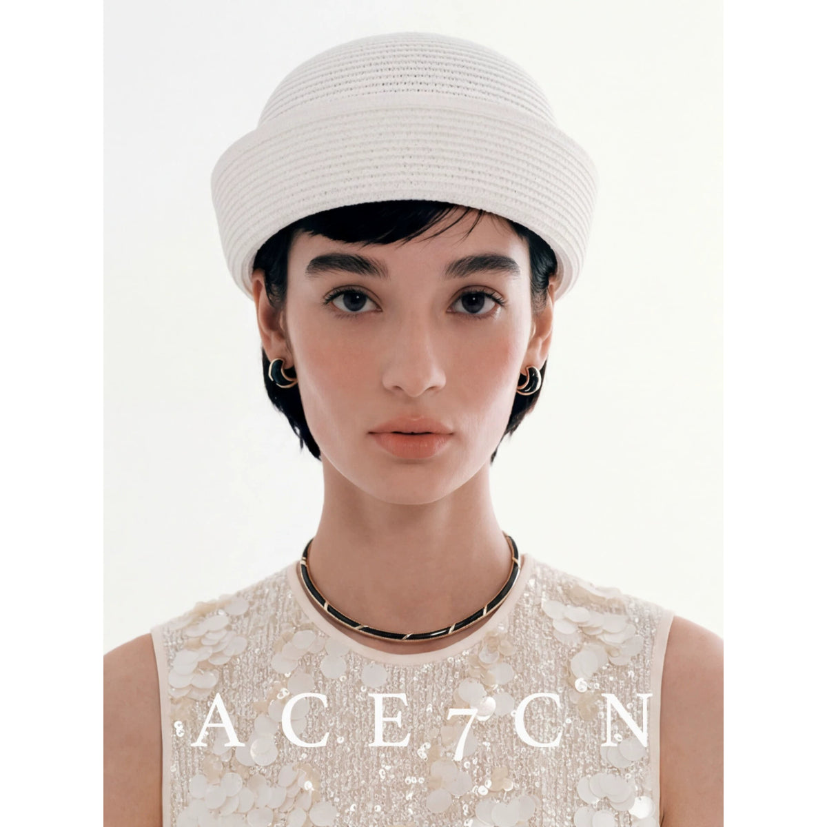 British Vintage Straw-Woven Pillbox Hat Round-Top pillbox
