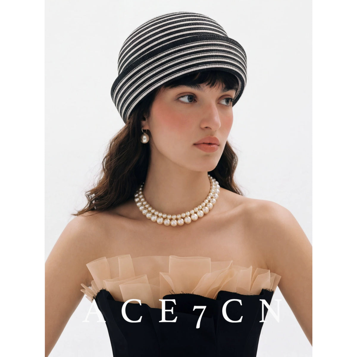 British Vintage Straw-Woven Pillbox Hat Round-Top pillbox