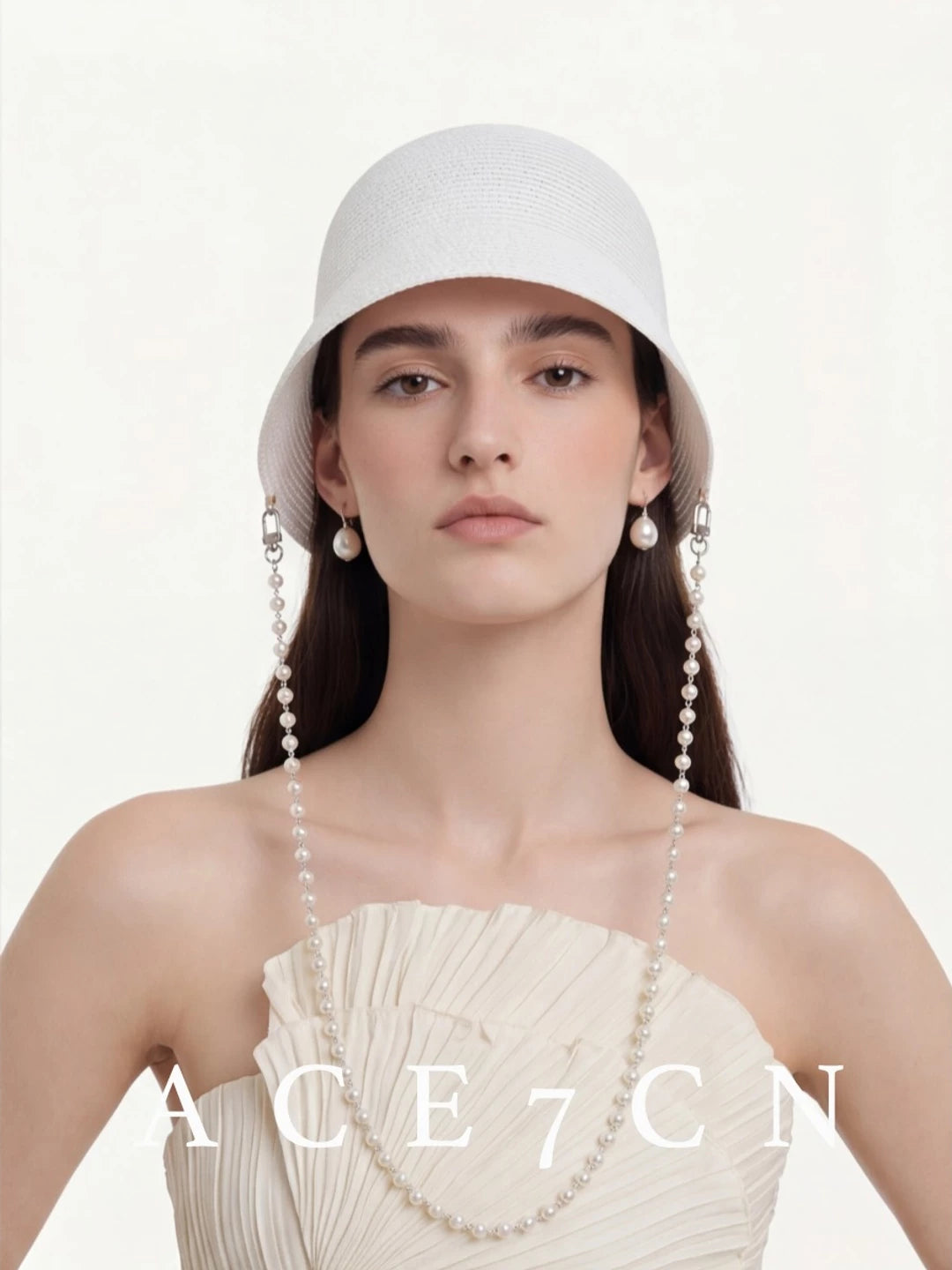 Italian Niche Light-Luxury Chain Lampshade Bucket Hat