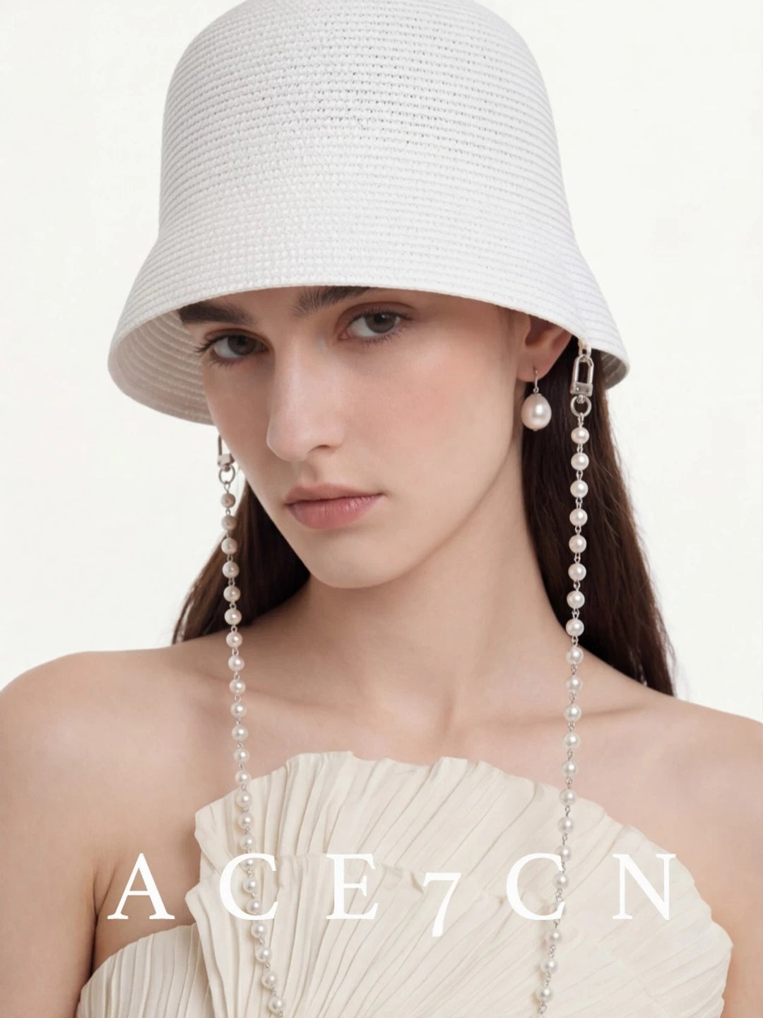 Italian Niche Light-Luxury Chain Lampshade Bucket Hat